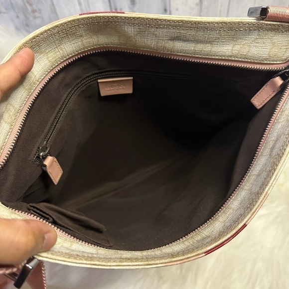 GUCCI canvass crossbody bag in pink and white - Picture 13 of 17